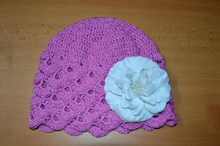 Háčkovaná čiapočka s kvetom, <50 - 158