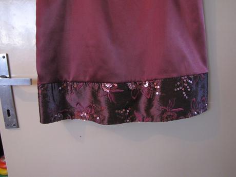 Fialove satenove saty, 40