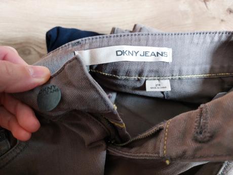 Dkny nové rovné rifle velk.27r, dkny,m