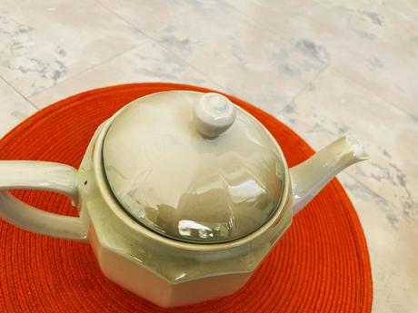 Starožitný perleťový čajník, 