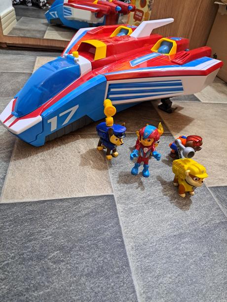 Krásne lietadlo tlapkovej patroly...ako nové, 