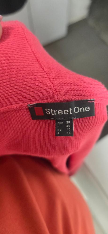 Sveter, street one,s
