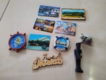 Magnetky a sošky z ciest, 