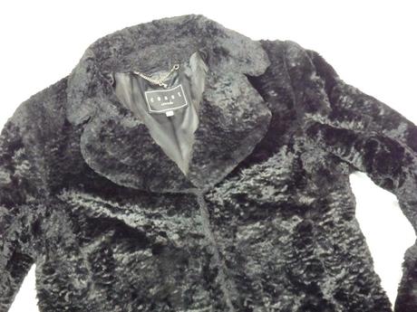 Luxusný čierny kabát, 40