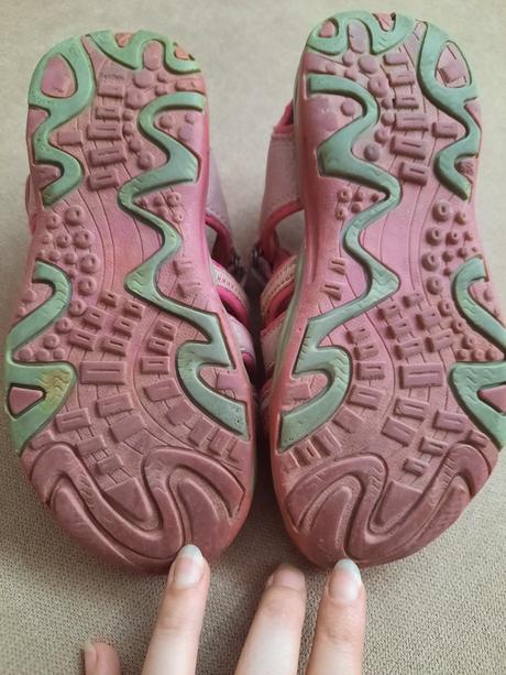 Športové sandále, 32