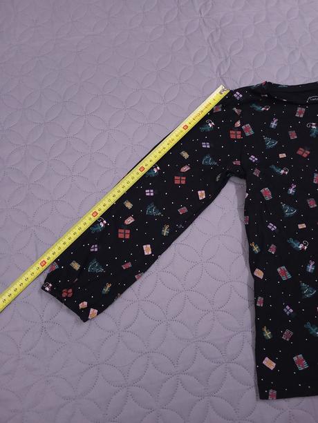 Vianocne tricko s darcekmi a vianocnymi stromcekmi, 122