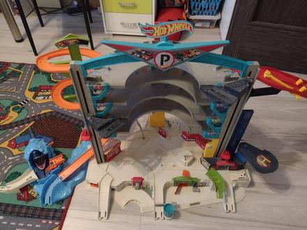 Hot wheels mega garáž, 