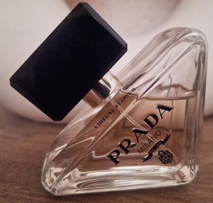 Parfém prada paradoxe virtual flower,
