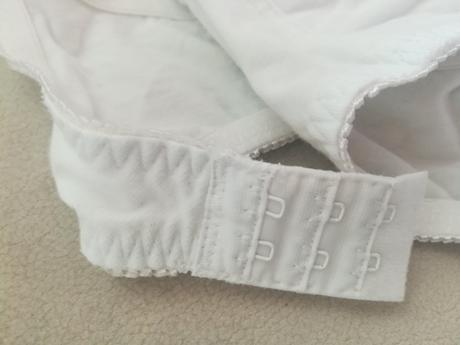 Pyzamo na kojenie plus podprsenka,