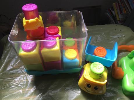 Fisher price kocky na hranie aj s autíčkom, 