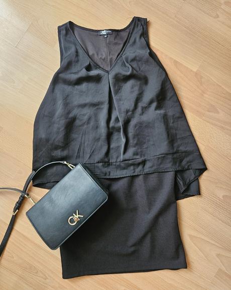 Pekné zaujímavé šaty, 38