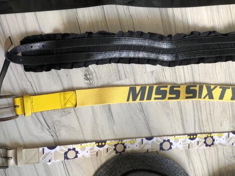 Rôzne opasky klobúky, 