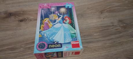 Svietiace puzzle princezny, 