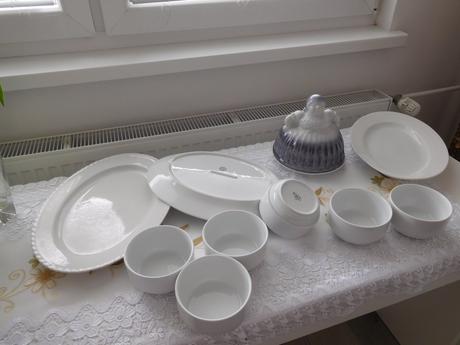 Porcelánové veľké taniere +misky na kompot značené, 