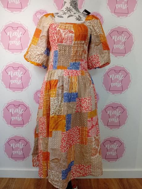 Nové vzorované šaty, s