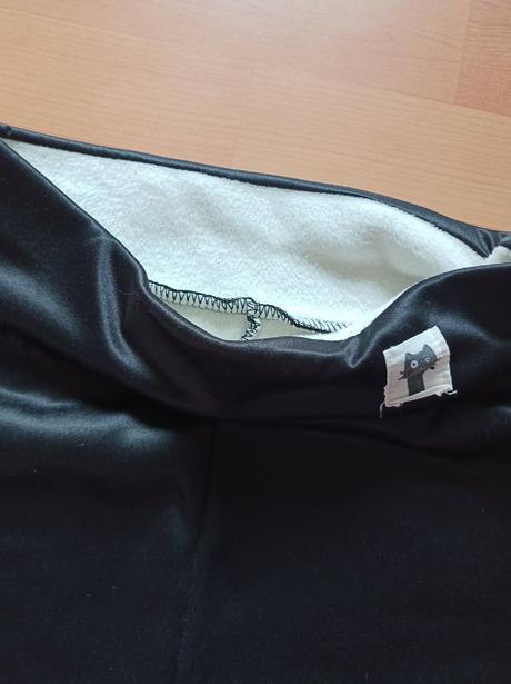 Zateplené huňaté čierne legíny, s