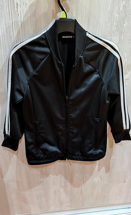 Čierna mikina s pásikmi, xs