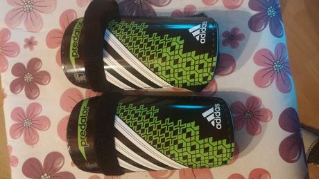 Futbalove chraniče adidas., 