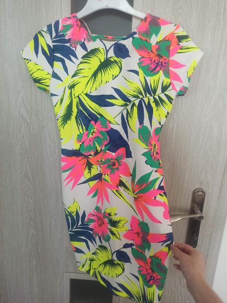 Krásne nové farebné šaty, l / m