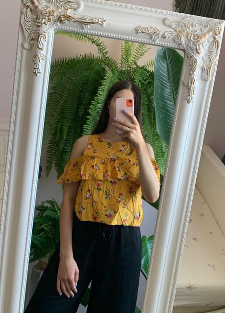 Letná žltá blúzka s kvietkami, bershka,xs