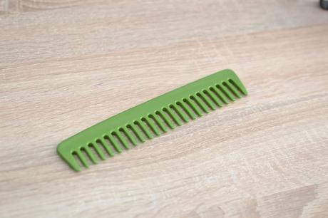 Zelený hrebeň na vlasy so širokými zubami, 