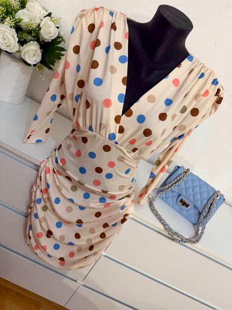 Luxusné bodkované šaty - pastelové bodky, s