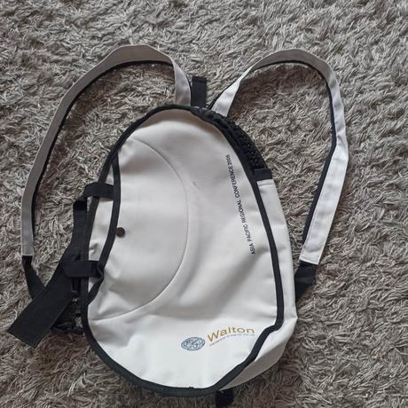 Ruksak/taška v jednom,