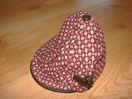 Dievčenská šiltovka, gate