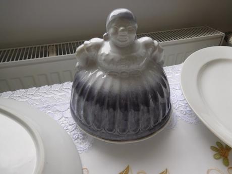 Porcelánové veľké taniere +misky na kompot značené, 