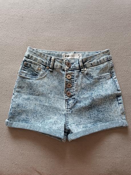 Kraťasy s vysokým pásom, new yorker,s