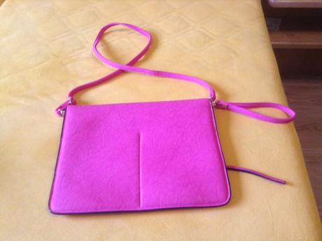 Kabelka listova cyklamenova, 