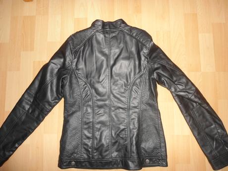 Cierna kozenkova bunda, 176