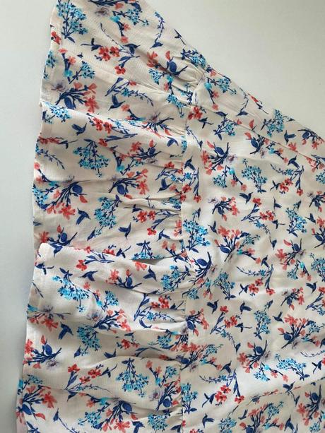 Kvietkovā  sukňa, s