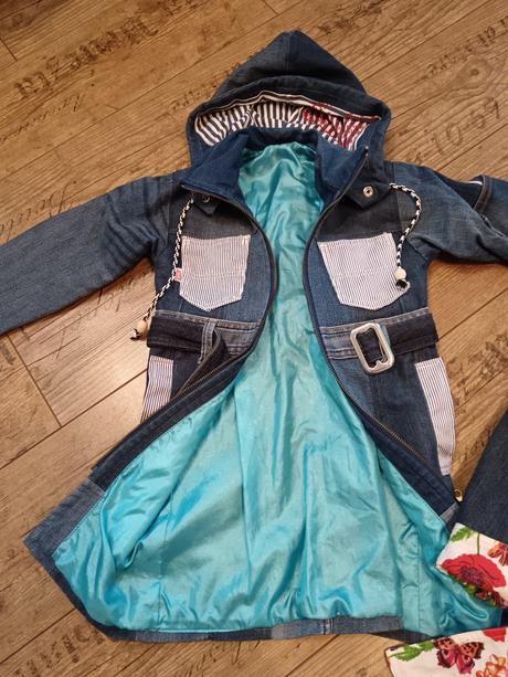 Dva dievčenské riflové kabáty, 110