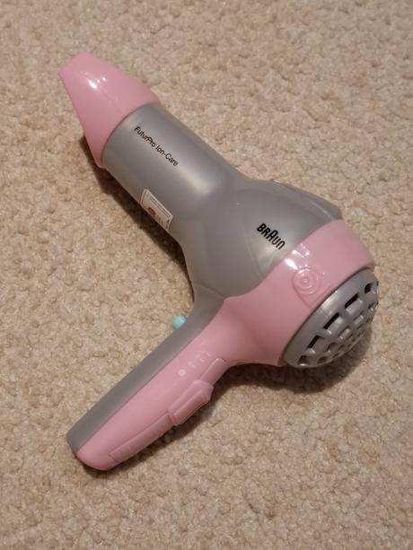 Kufrik s kadernickym prislusenstvom,