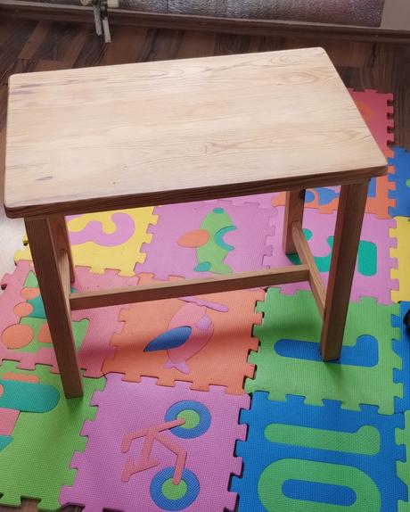 Masivny dreveny detsky stôl, 
