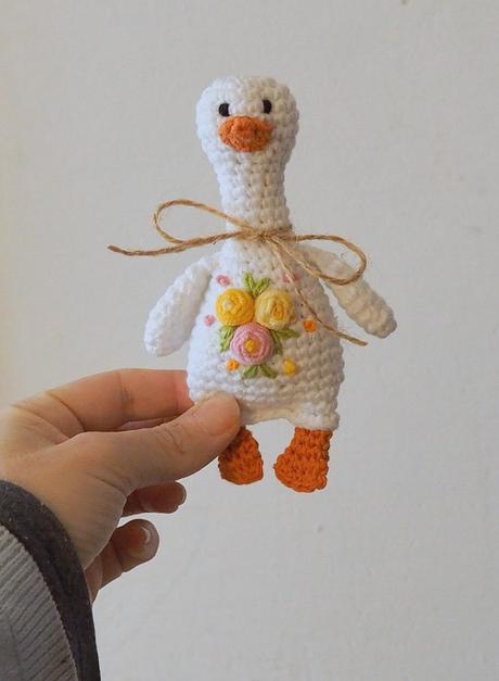 Húska s vyšívanými kvietkami, 