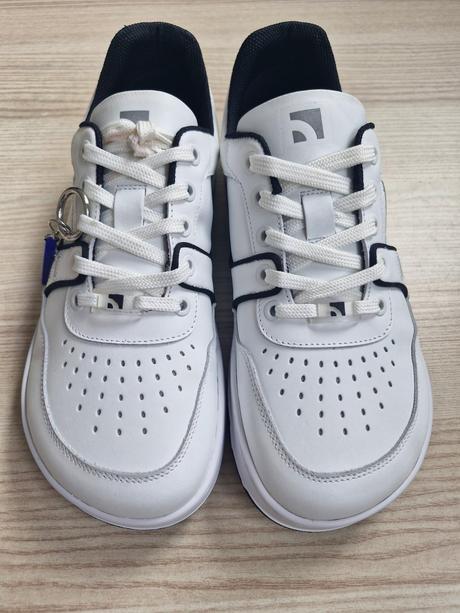 Arise - white & black 41 x263, be lenka,41