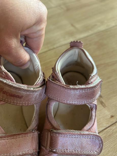 Supinaované kožené sandáliky, 23