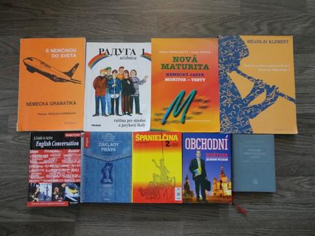 Učebnice + slovníky,