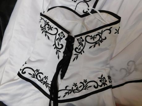 Velmi pekne šaty/na slavnost,svadbu/, 38