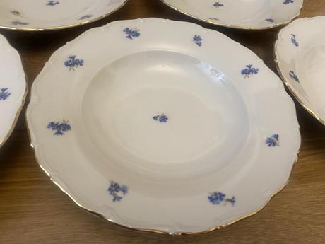 Hlboké taniere s kvetinovým vzorom, 