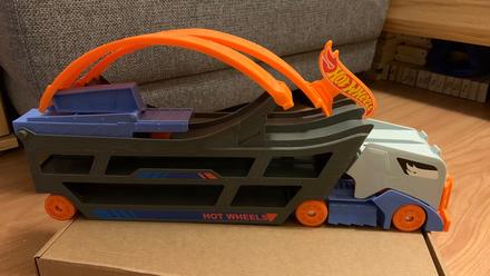 Predam hotwheels kamion s drahou, 