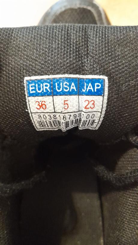 Tanečné topánky, 36