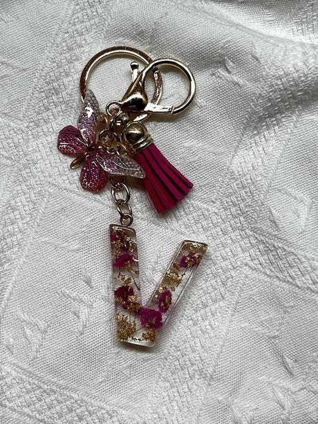 Ručne vyrobené živicové kľúčenky, 