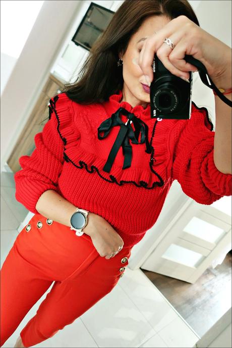 Červený svetrík, s