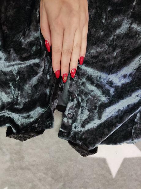 Zamatové šaty, 140