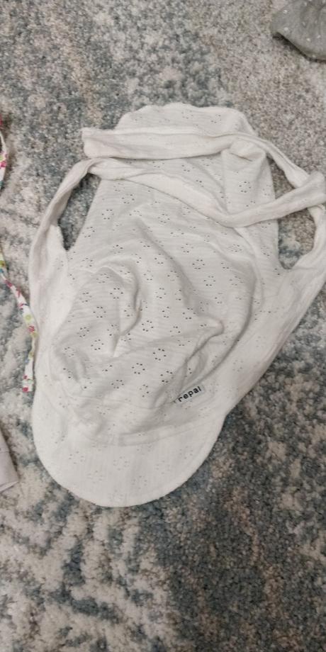 Letné klobúčiky, 80