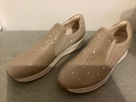 Topánky s kamienkami, graceland,41