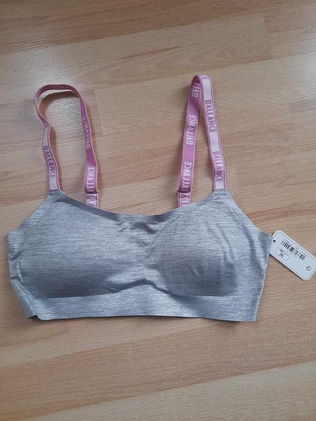Šedá podprsenka, gate,s